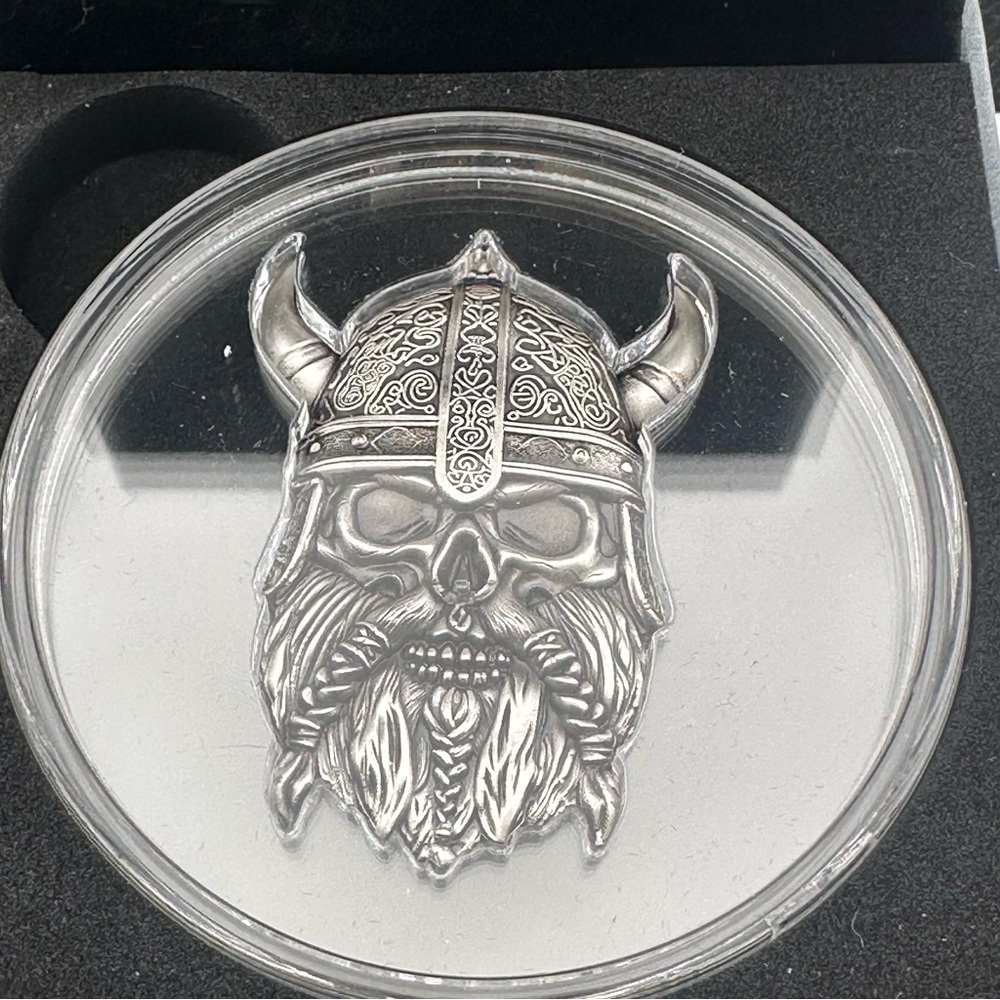 1 Troy Oz .999 Silver Viking Medallion with Detailed Norse Helmet 5 Cedes w/ COA